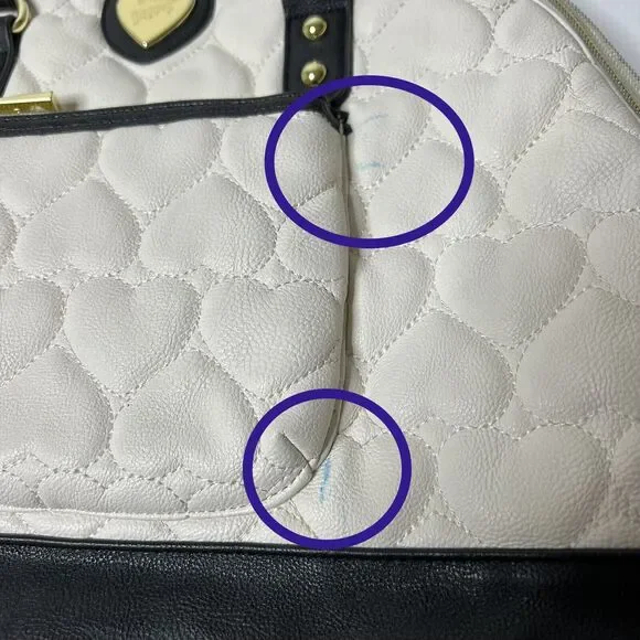 BETSEY JOHNSON WHITE AND BLACK HEART QUILTED SATCHEL HANDBAG CLASSIC - Picture 9 of 10